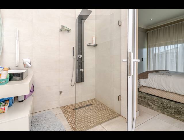 5 BEDROOM HOUSE FOR SALE IN BLUE VALLEY GOLF ESTATE